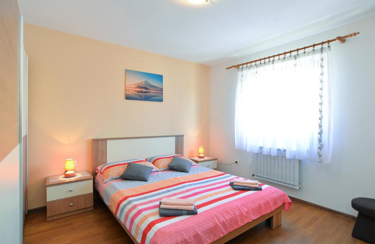 Apartments Milka 2074 بوريتش المظهر الخارجي الصورة