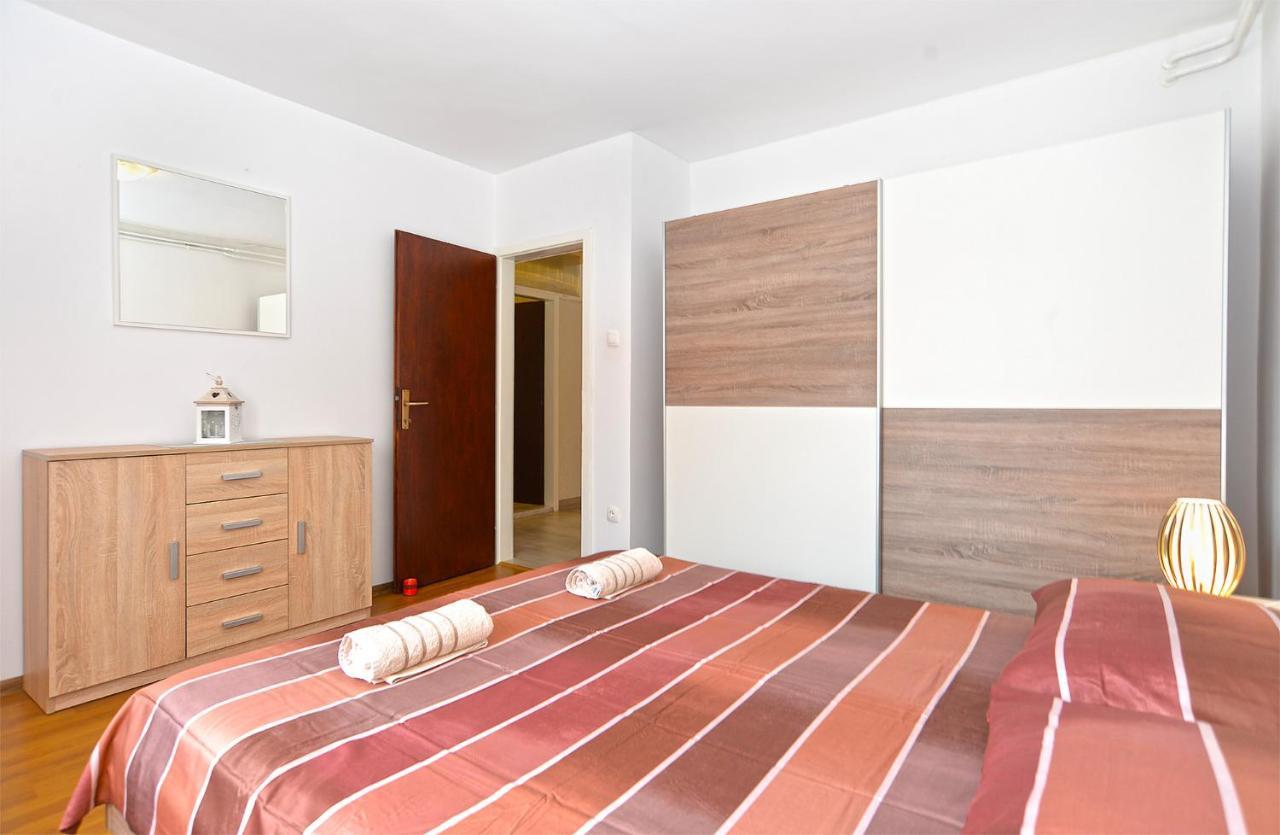 Apartments Milka 2074 بوريتش المظهر الخارجي الصورة