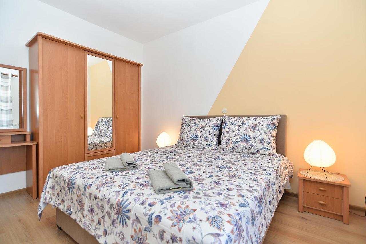 Apartments Milka 2074 بوريتش المظهر الخارجي الصورة