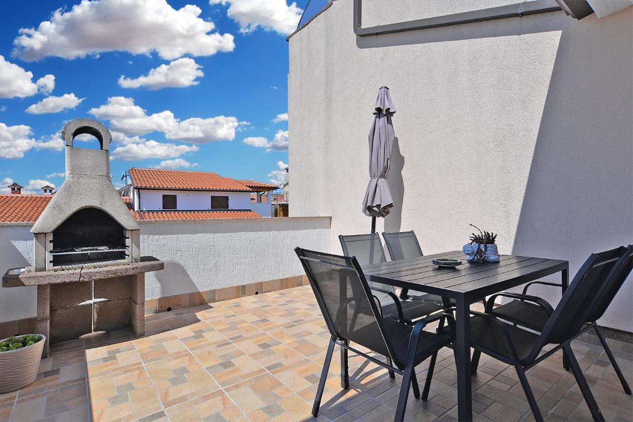 Apartments Milka 2074 بوريتش المظهر الخارجي الصورة