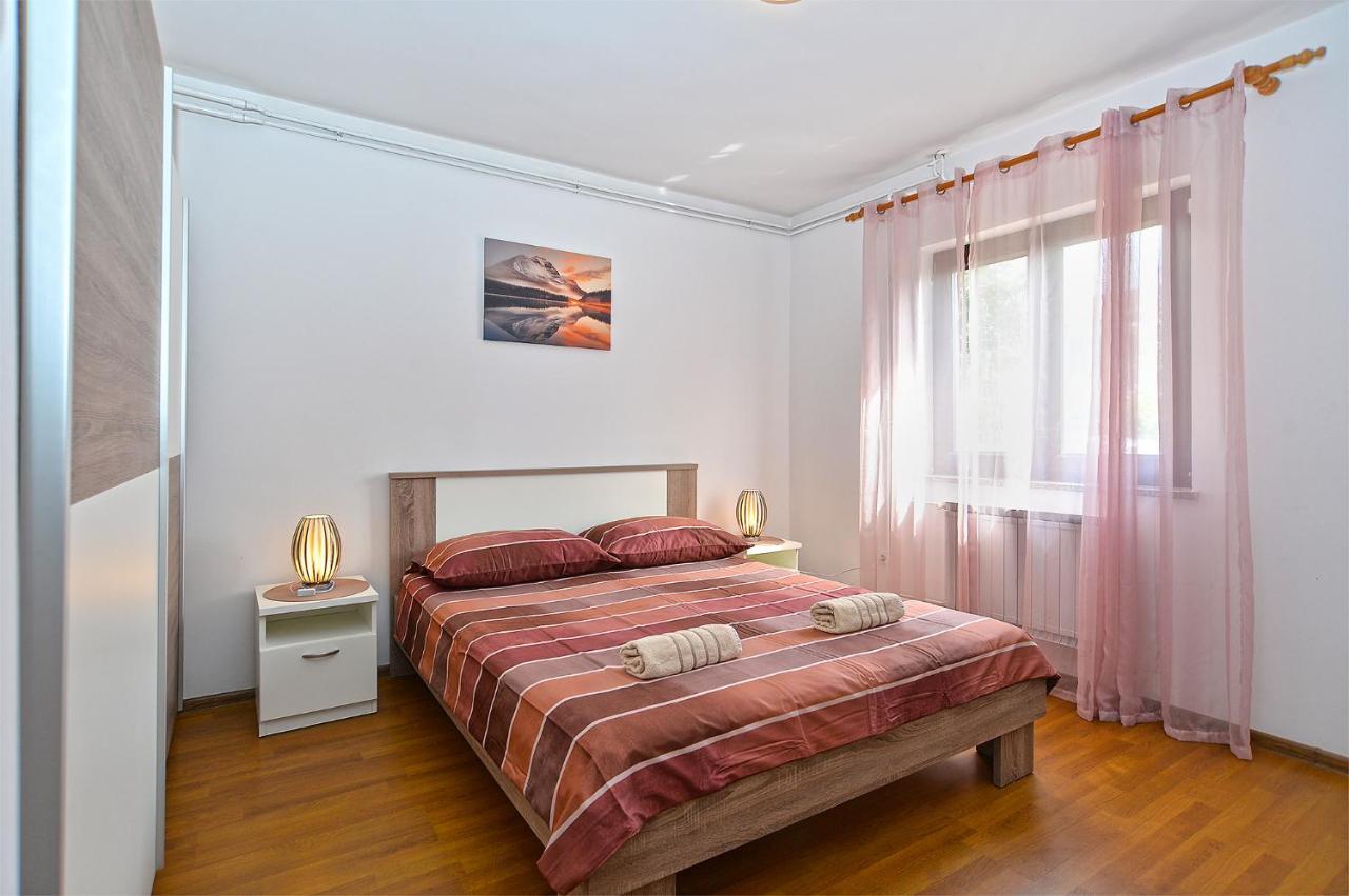 Apartments Milka 2074 بوريتش المظهر الخارجي الصورة