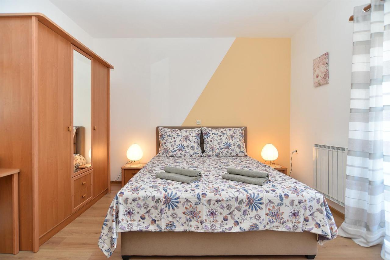 Apartments Milka 2074 بوريتش المظهر الخارجي الصورة